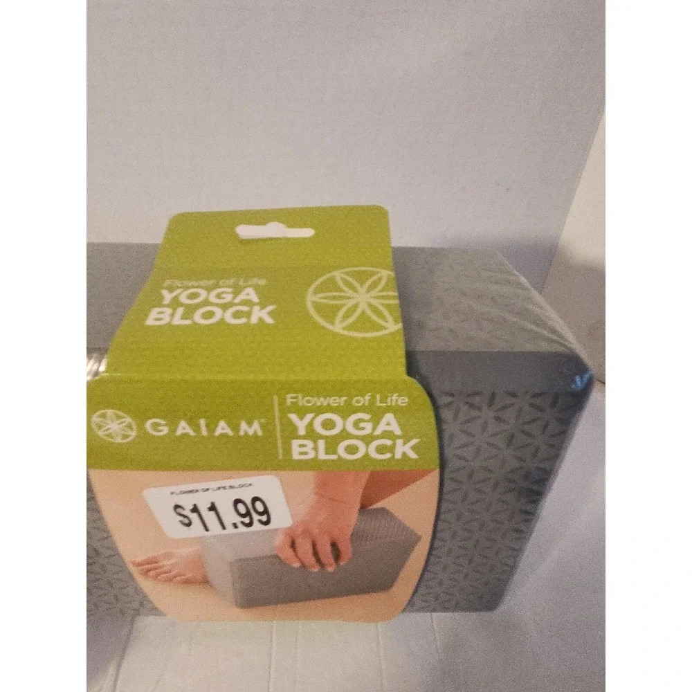 Gaiam Yoga Block + Lotus  Yoga Strap Set, Black New